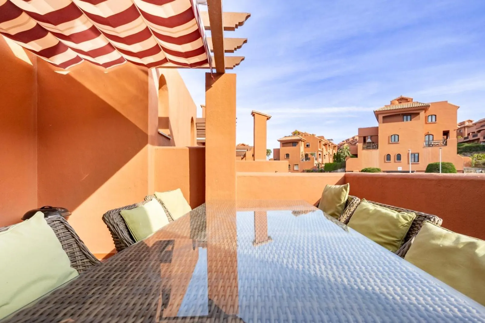 Increible Y Moderno Apartamento Duplex Con Piscinas Y Preciosas Vistas Estepona Apartment