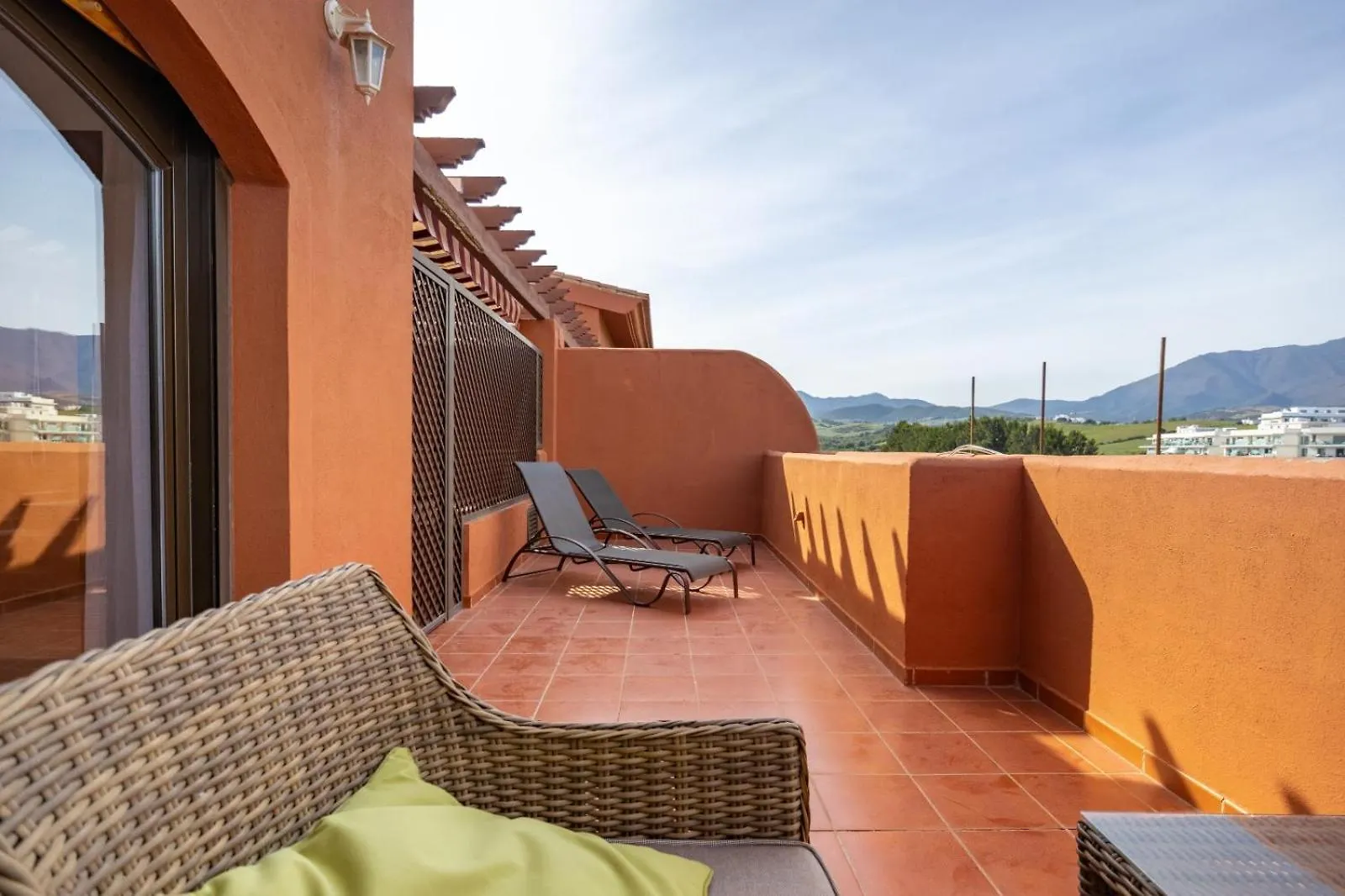 Increible Y Moderno Apartamento Duplex Con Piscinas Y Preciosas Vistas Estepona 0*,  Spain