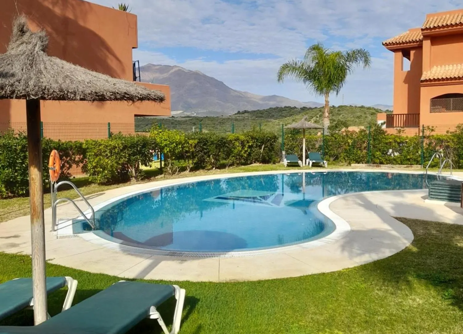 Increible Y Moderno Apartamento Duplex Con Piscinas Y Preciosas Vistas Estepona 0*,  Spain